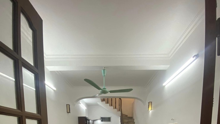 Cho thuê nhà ngõ 29 Khương Hạ, Thanh Xuân, 3 tầng, 30m2, giá 8.5 Triệu, ở GĐ, nhóm